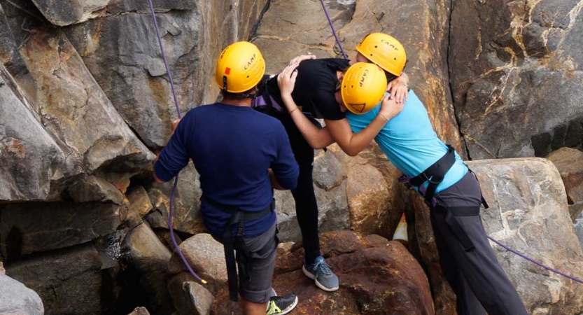 middle schoolers gain confidence while rock climbing in maine